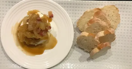 Dip queso crema con cebolla caramelizada
